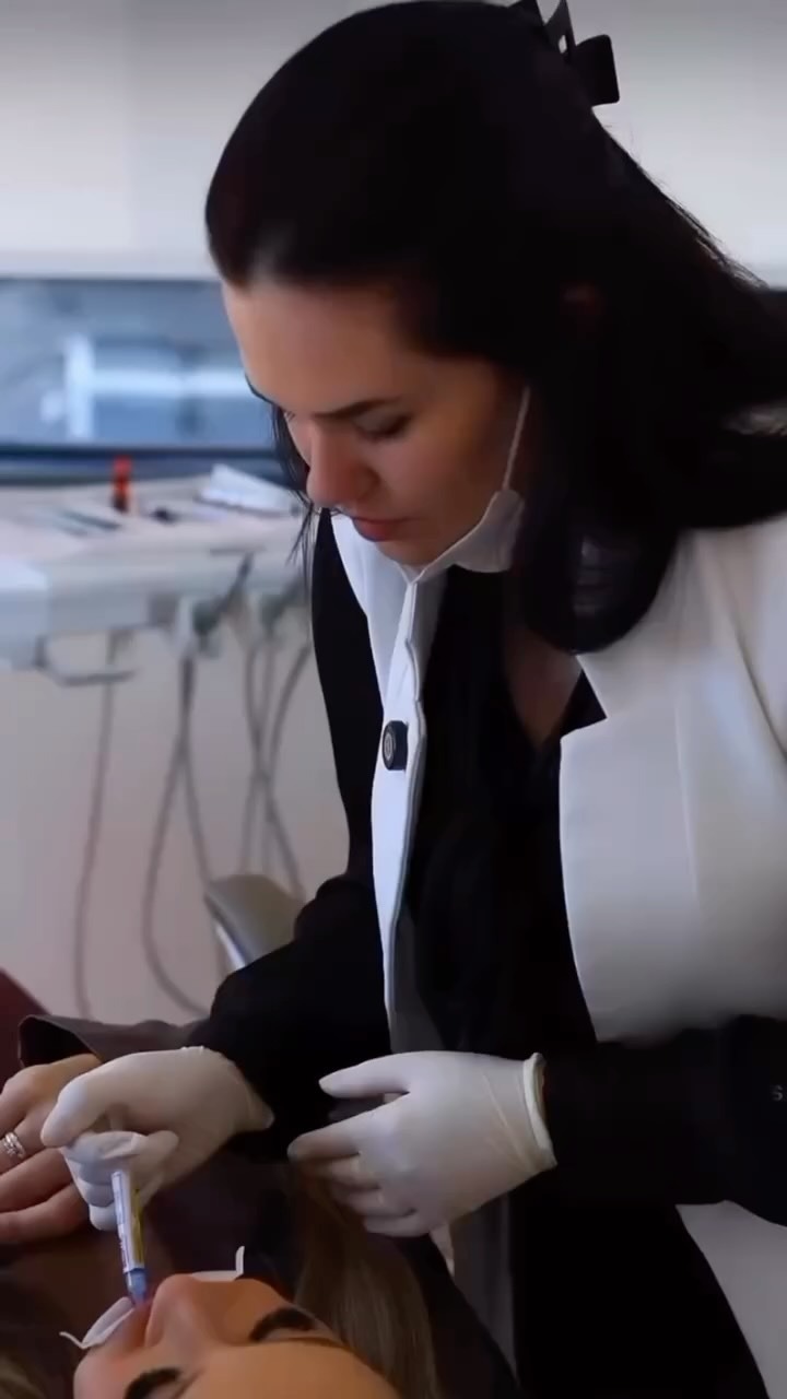 Dra. Letícia Abadie em atendimento